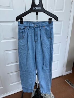 High-Rise Pleated Light Blue Women’s Jeans